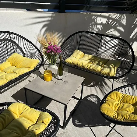 Luxury Palmview Mit Whirlpool Und Terrasse 트로기르