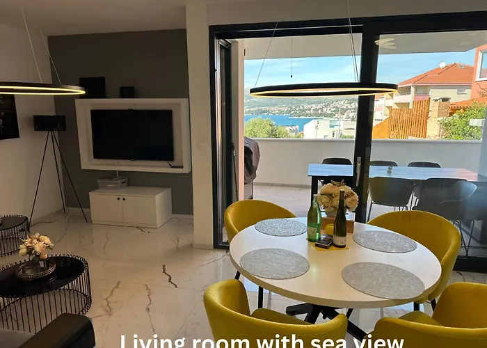 아파트 Luxury Palmview Mit Whirlpool Und Terrasse 트로기르