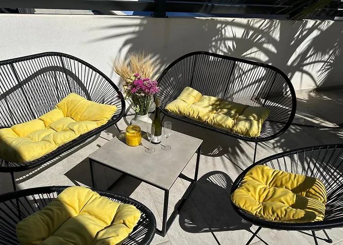 Luxury Palmview Mit Whirlpool Und Terrasse 트로기르