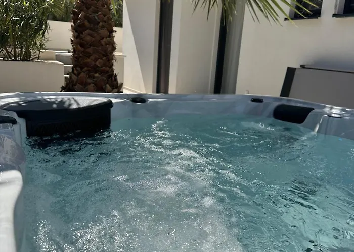 Luxury Palmview Mit Whirlpool Und Terrasse 아파트 *