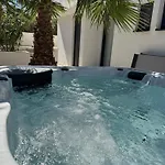 Luxury Palmview Mit Whirlpool Und Terrasse 아파트 *