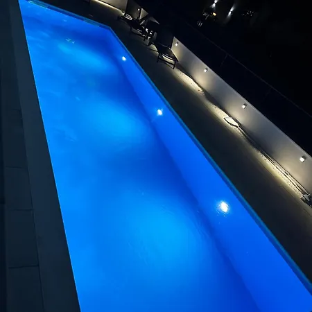 Luxury Palmview Mit Whirlpool Und Terrasse 아파트 트로기르